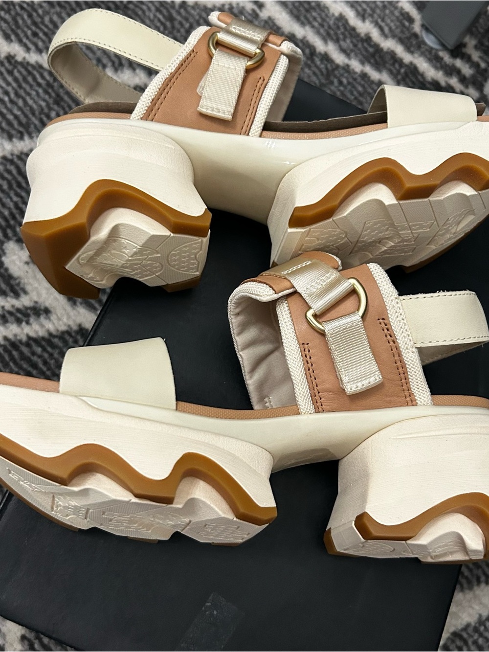 Sorel Cream and Tan Women's Sport Sandals Size 7.5 - Picture 2 of 6